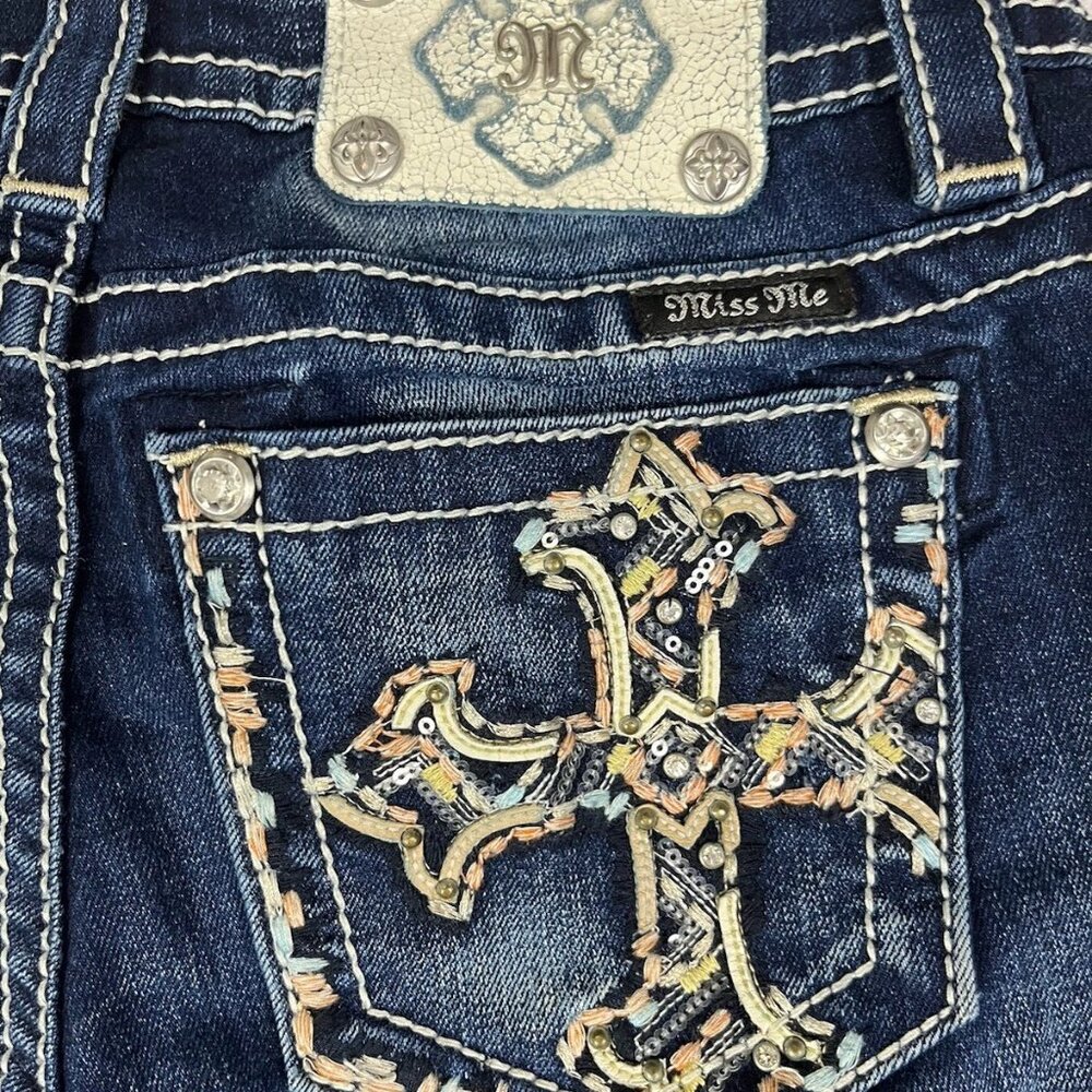 Miss Me jeans Signature Capri Women’s Size 26 Cross Embroidered Stitch Pockets